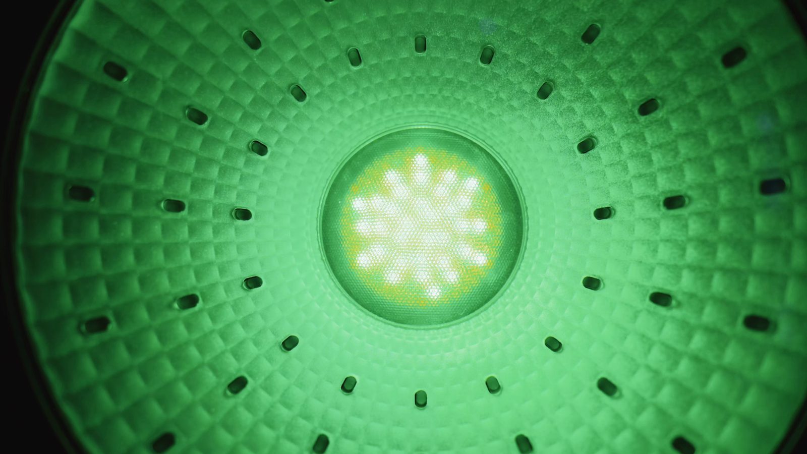 CLUSTER BIG EYE: Pixel layer in colour
